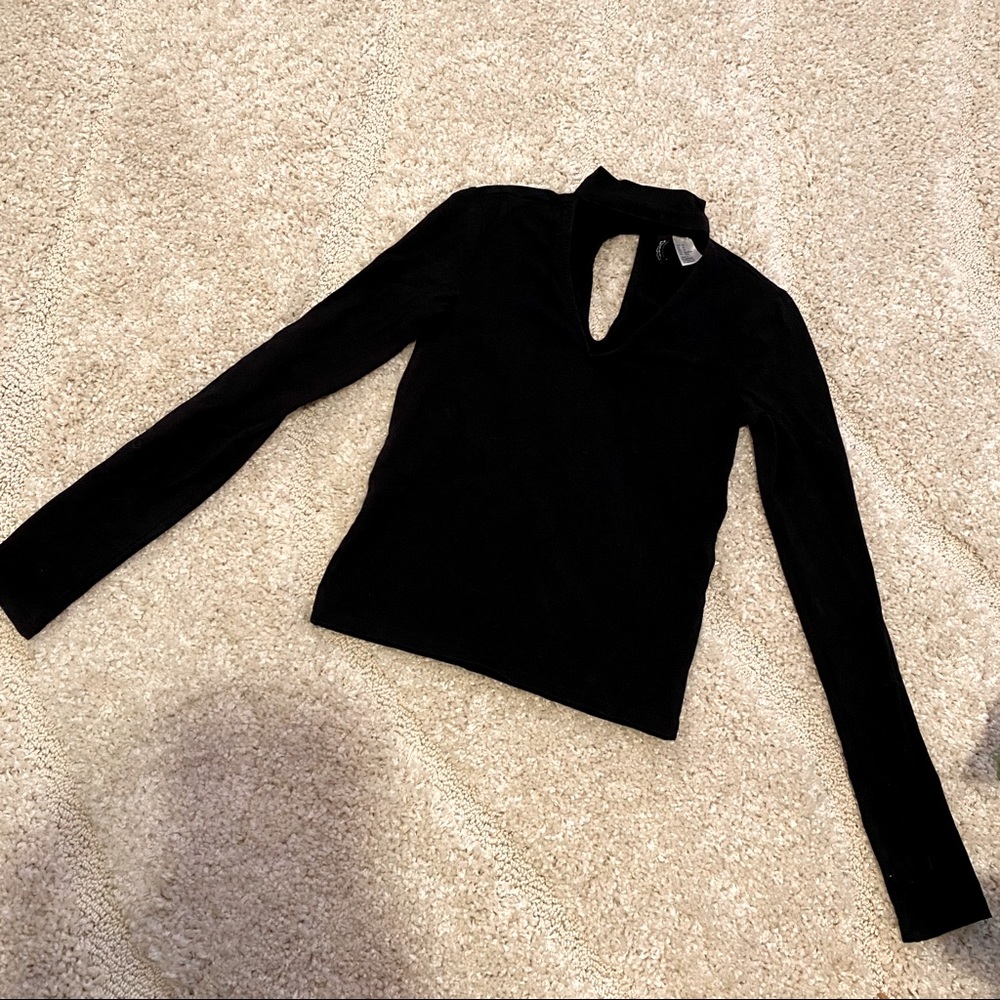 HM：Black long sleeve shirt